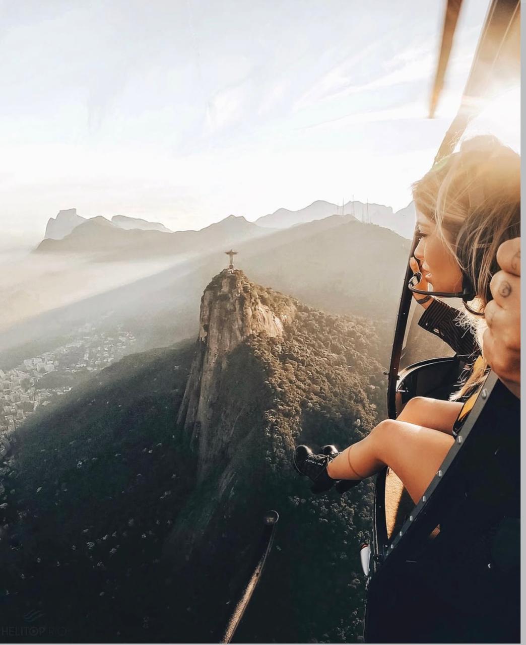 Voo panorâmico com vista para o Cristo Redentor